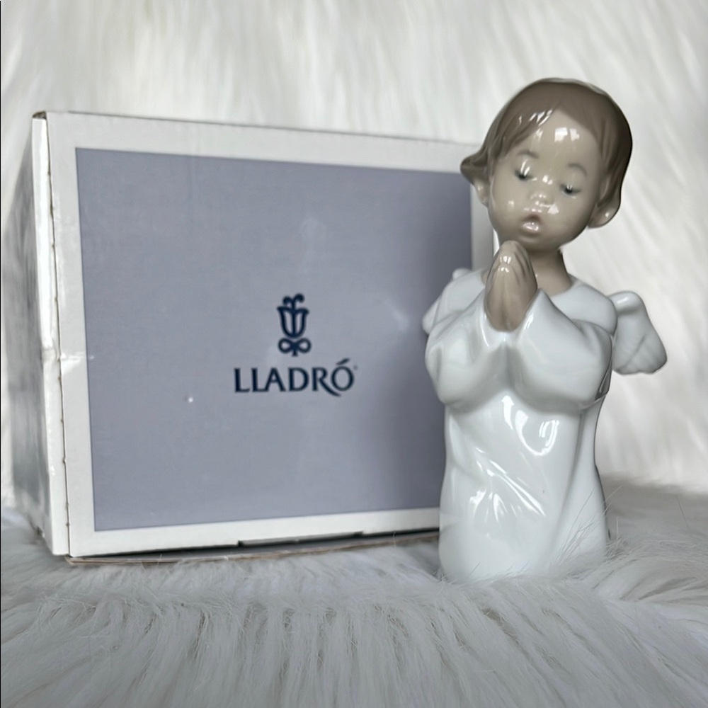 Lladro Angel Praying Figurine with box and authentication papers